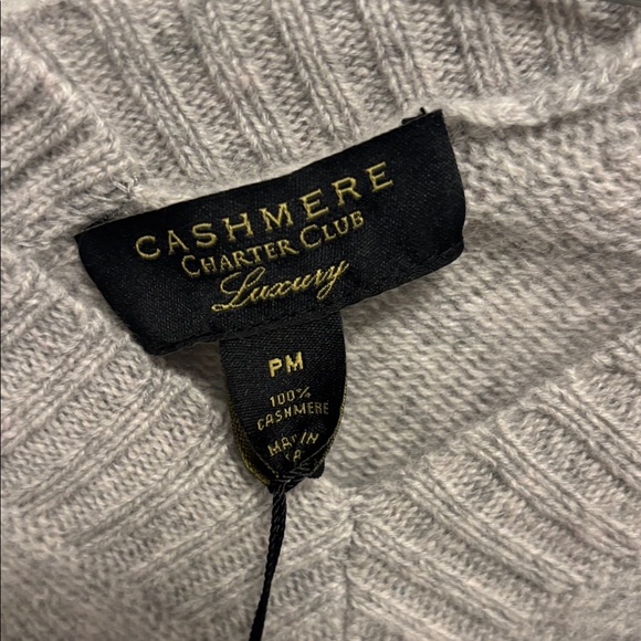 NWT 100%Cashmere Charter Club Light Gray V-Neck Sweater with Pearl Details - Picture 2 of 5